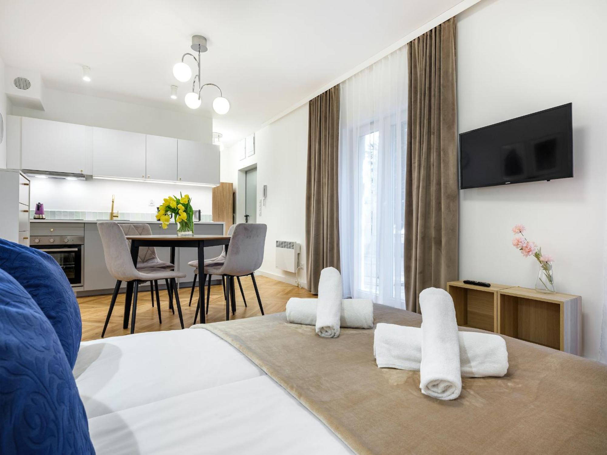 Tyzenhauz Suites Topolowa Красков Екстериор снимка